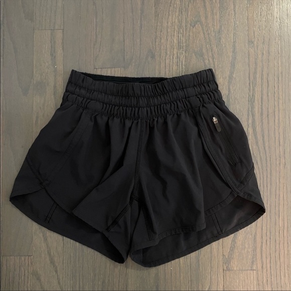 Lululemon black 4” tracker shorts - Picture 5 of 6